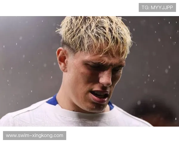 加纳足球队20号球星崭露头角 赛场表现引发全球关注